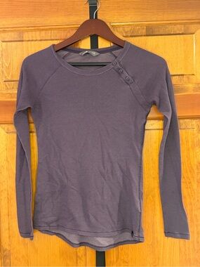 The North Face Women's Long-Sleeve Ribbed Button-Shoulder Top - Plum